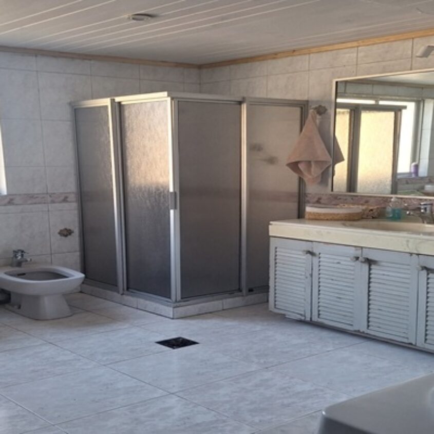SE VENDE ESPECTACULAR CASA SECTOR RESIDENCIAL CIUDAD DE TRAIGUEN, 2.000 M2.