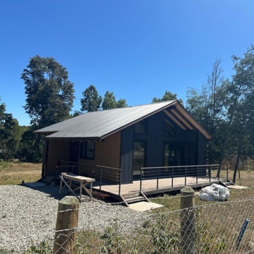 VENTA DE PARCELA 5.000 M2 CON CASA NUEVA, LUZ, AGUA… A 23 MINUTOS CENTRO DE VILLARRICA