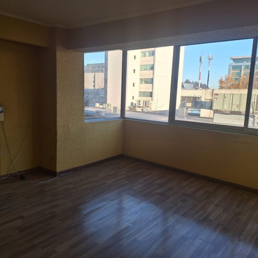SE VENDE “OFICINA – LOCAL” de 231 m2, PLENO CENTRO DE TEMUCO.