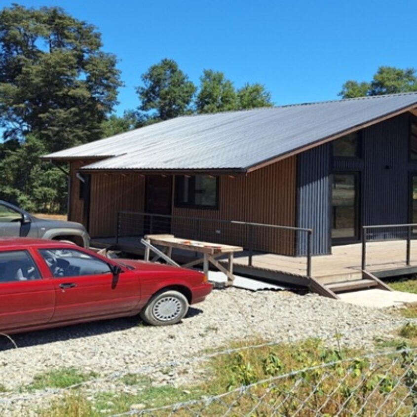 VENTA DE PARCELA 5.000 M2 CON CASA NUEVA, LUZ, AGUA… A 23 MINUTOS CENTRO DE VILLARRICA