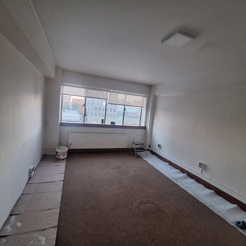 SE ARRIENDA ESPECTACULAR OFICINA DE 115 Ó 231 m2, PLENO CENTRO TEMUCO CON ESTACIONAMIENTO.