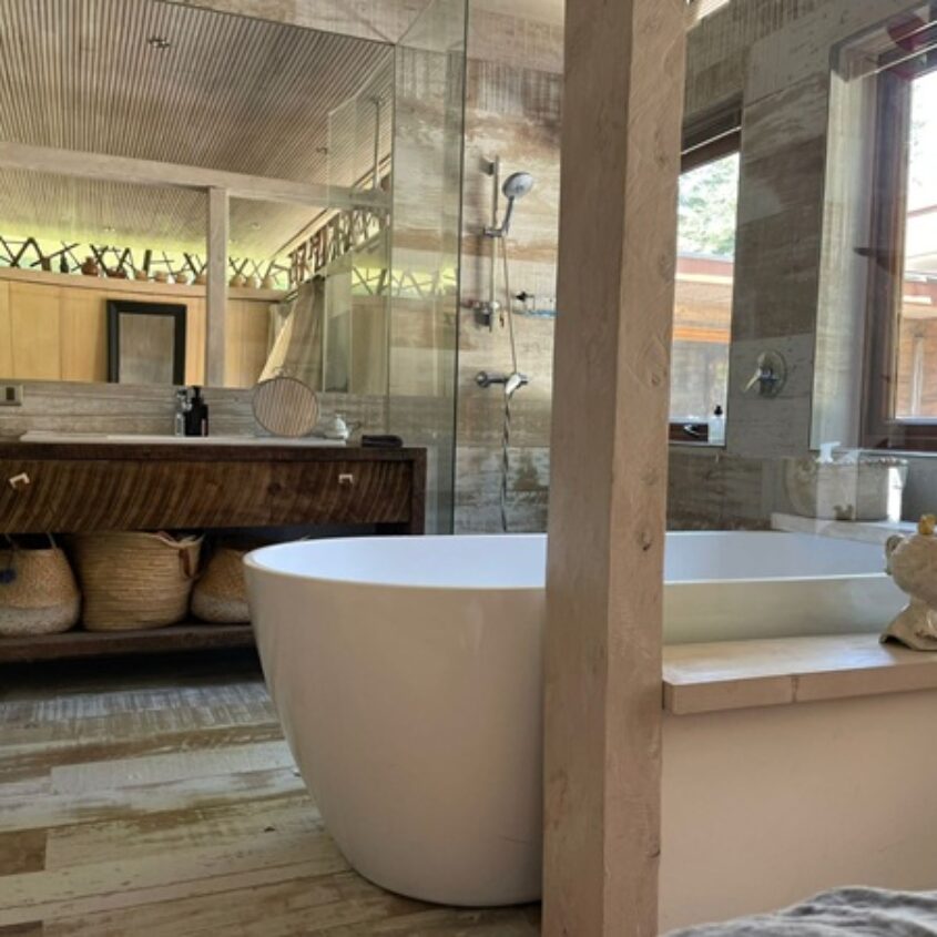 SE VENDE CASA EXCLUSIVA, EN CONDOMINIO A 12 MINUTOS DE PUCÓN.
