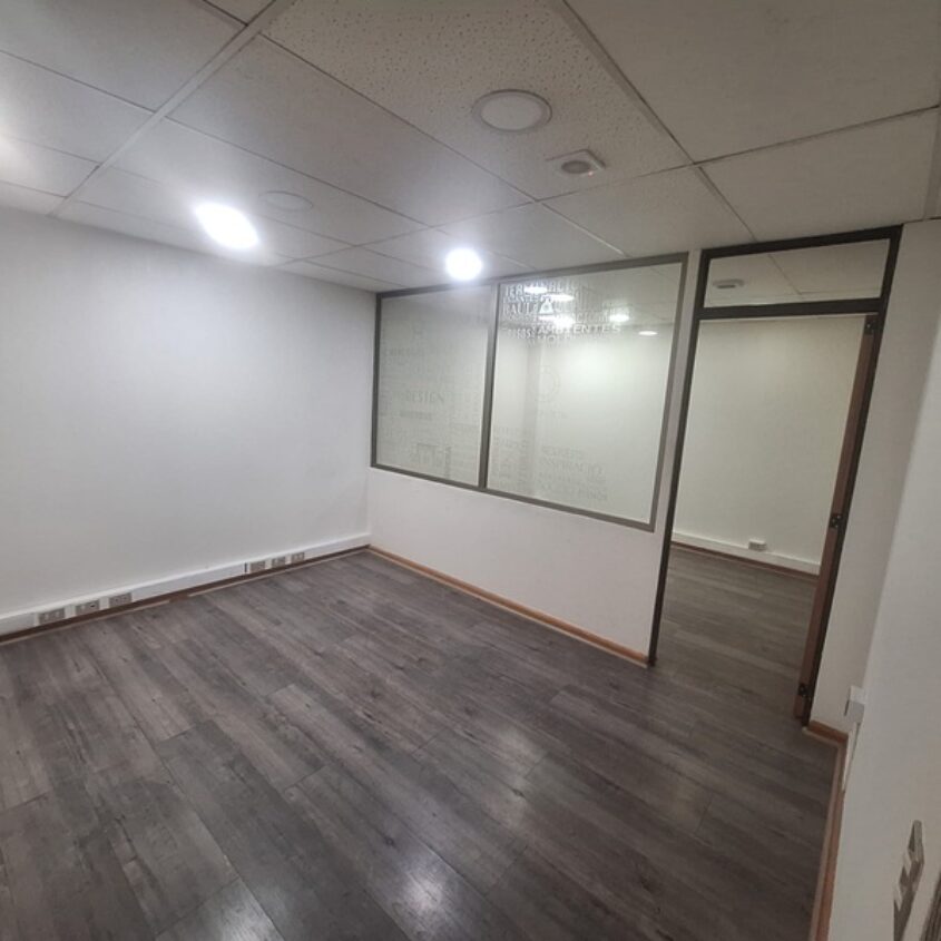 SE ARRIENDA EXCELENTE LOCAL ENTRADA GALERIA FRENTE PLAZA ARMAS TEMUCO.